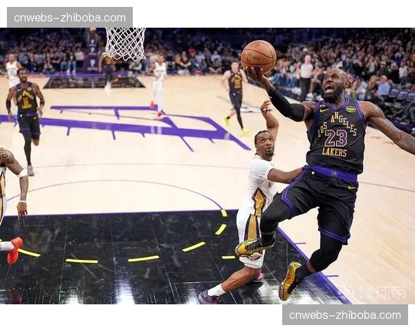 詹姆斯突破分球，里夫斯底角接球命中高难度压哨打板三分